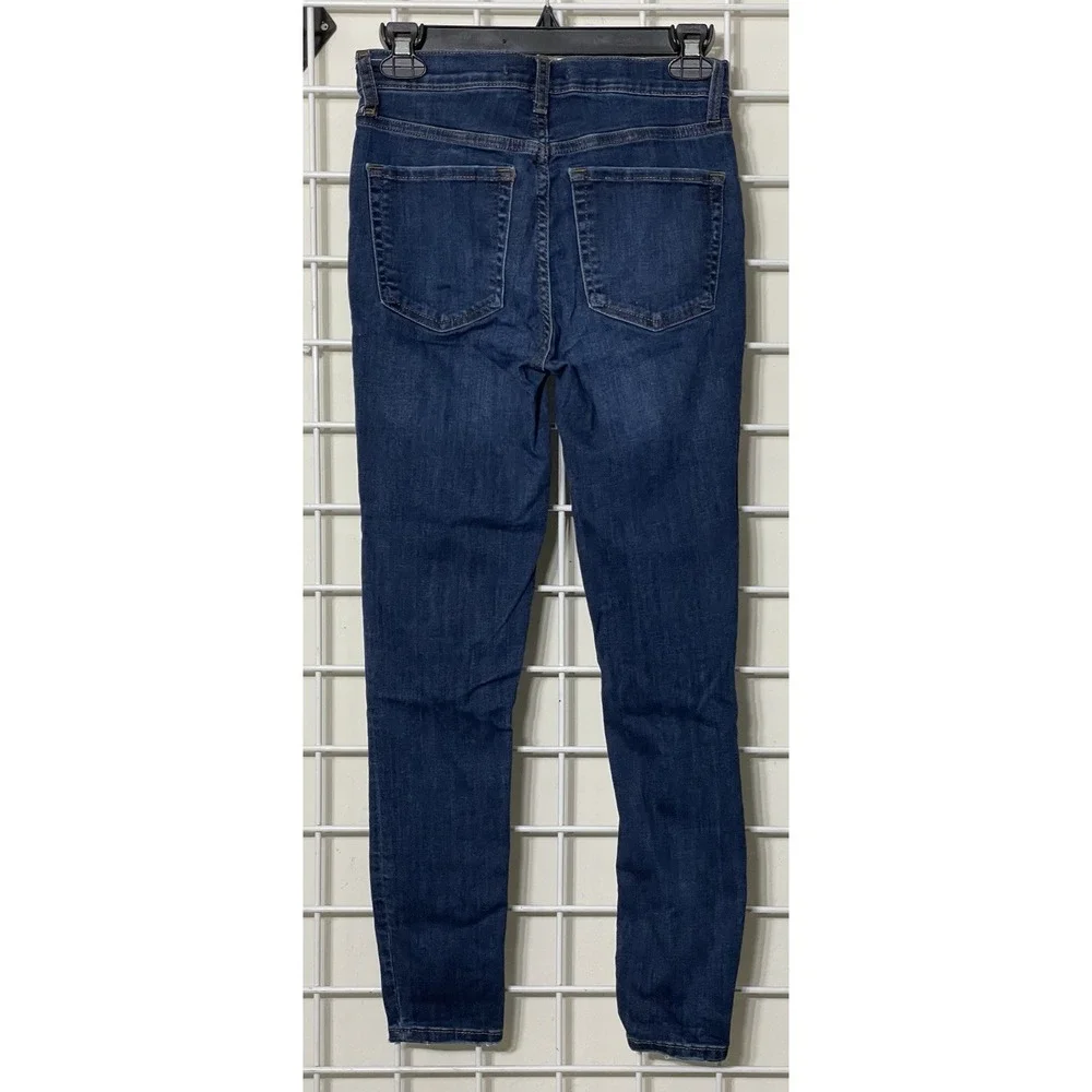Free People Women's Jeans Size 27. Medium Wash, Destroyed Knees.‎ Medium Wash